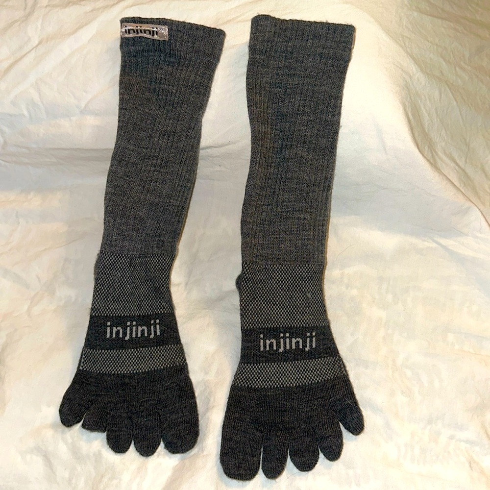 Toe separating hiking socks, crew height, moisture wicking